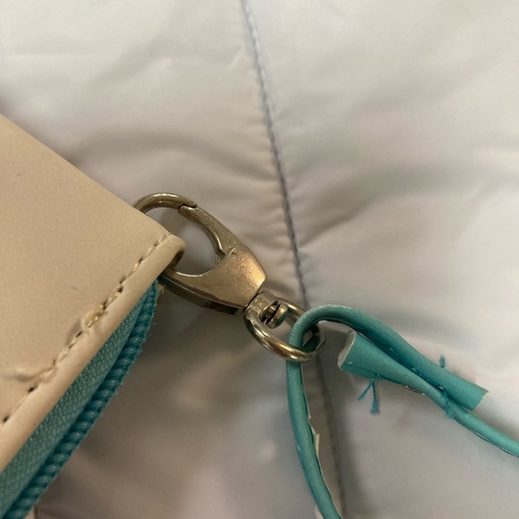 Cute "Follow your arrow" White Blue Wristlet Wallet. - Picture 11 of 12